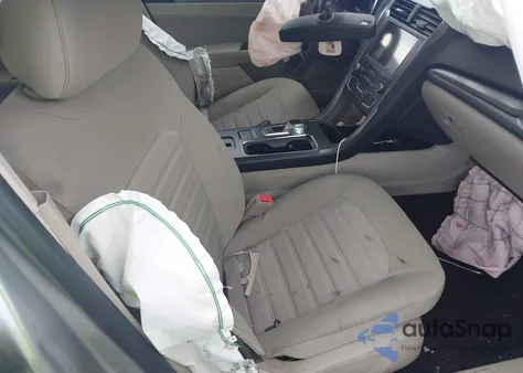 2020 Ford Fusion Hybrid Se z USA, uszkodzony, nr VIN 3FA6P0LU1LR173427